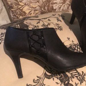 Bandolino high heel boots. Size 8.5 in black